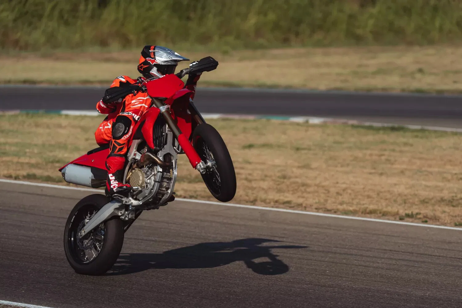 Ducati Desmo450 SM in Aktion.