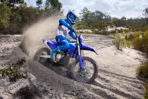 Yamahas WR450F erhält für 2027 Motor- und Fahrwerks-Updates