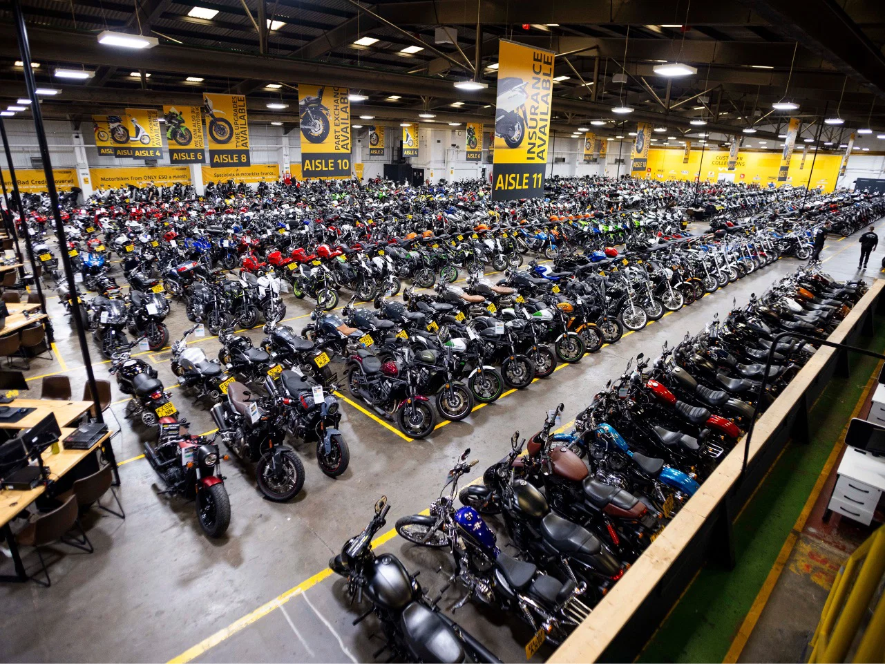 In einem Ausstellungsraum der SuperBike Factory