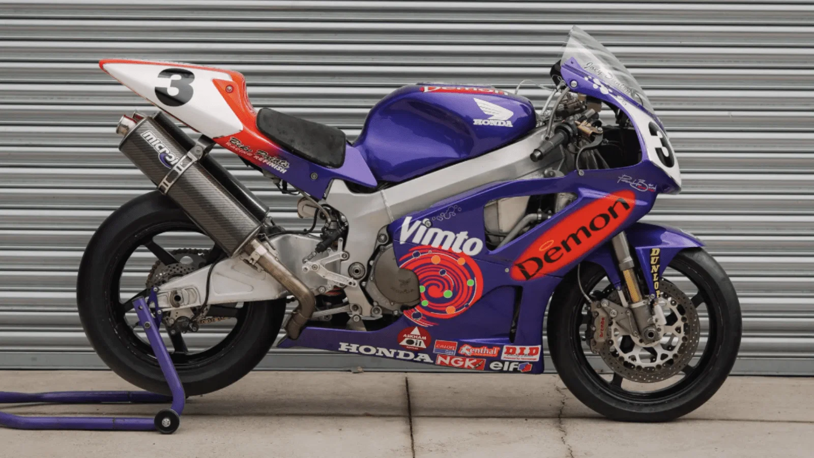 Joey Dunlop and John McGuinness Hondas head to auction. Credit: Iconic Auctioneers.