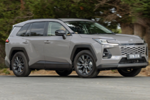 Toyota RAV4 2027: Günstigerer Plug-in-Hybrid für Australien bestätigt, um BYD Sealion 6 und Geely Starray abzuwehren