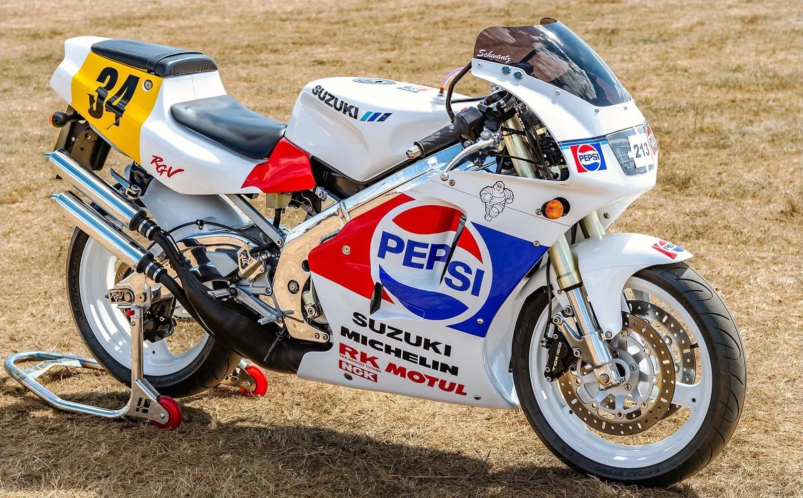 Ein Pepsi Suzuki RGV250
