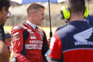 Dean Harrison beendet die dominante Leistung von Oliver’s Mount mit seinem fünften Supersport-Sieg