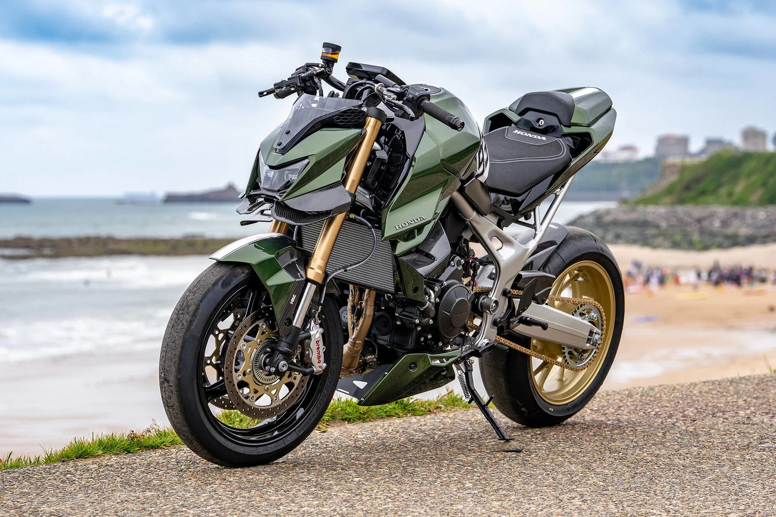 Die siegreiche Honda CB750 Hornet.