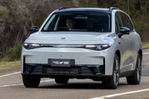 Stellantis möchte, dass seine chinesischen Leapmotor-Fahrzeuge eher wie europäische Autos fahren