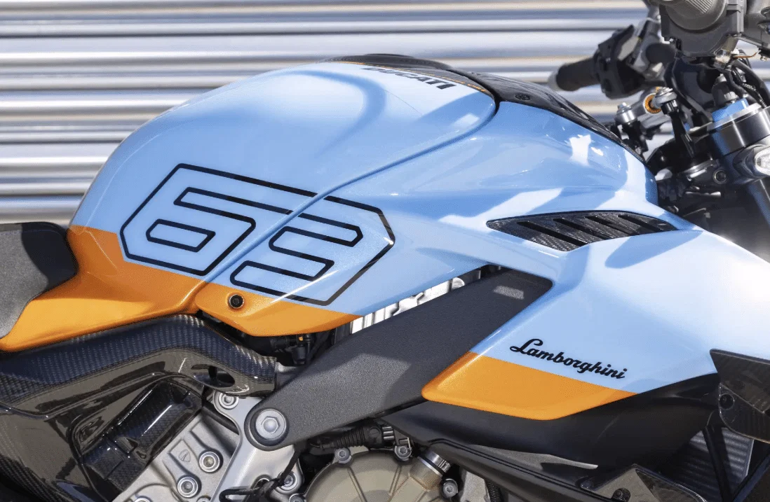 Von Lamborghini inspirierter Ducati Streetfighter-Kraftstofftank. Bildnachweis: Iconic Auctioneers.