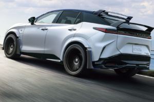 Lexus RZ600e F Sport Performance 2026: Das bisher stärkste Modell mit Gabellenkung und einem Preis von 135.000 US-Dollar