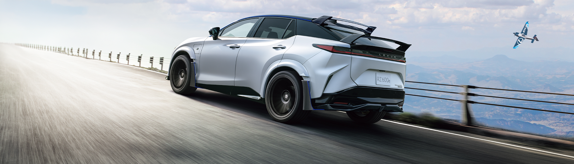 Lexus RZ600e F Sport Performance 2026: Das bisher stärkste Modell mit Gabellenkung und einem Preis von 135.000 US-Dollar