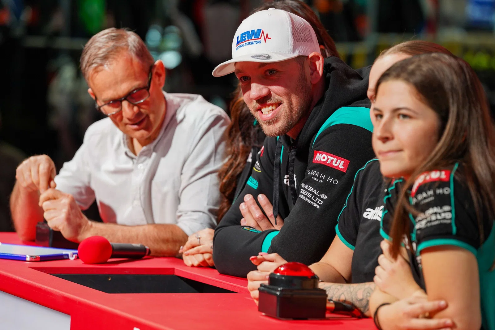Peter Hickman und Jamie Whitham nehmen an einer Frage-und-Antwort-Runde bei Motorcycle Live teil