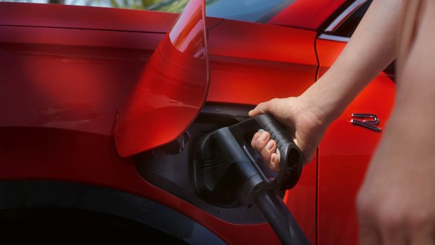 2025 Volkswagen Tiguan wird angeschlossen