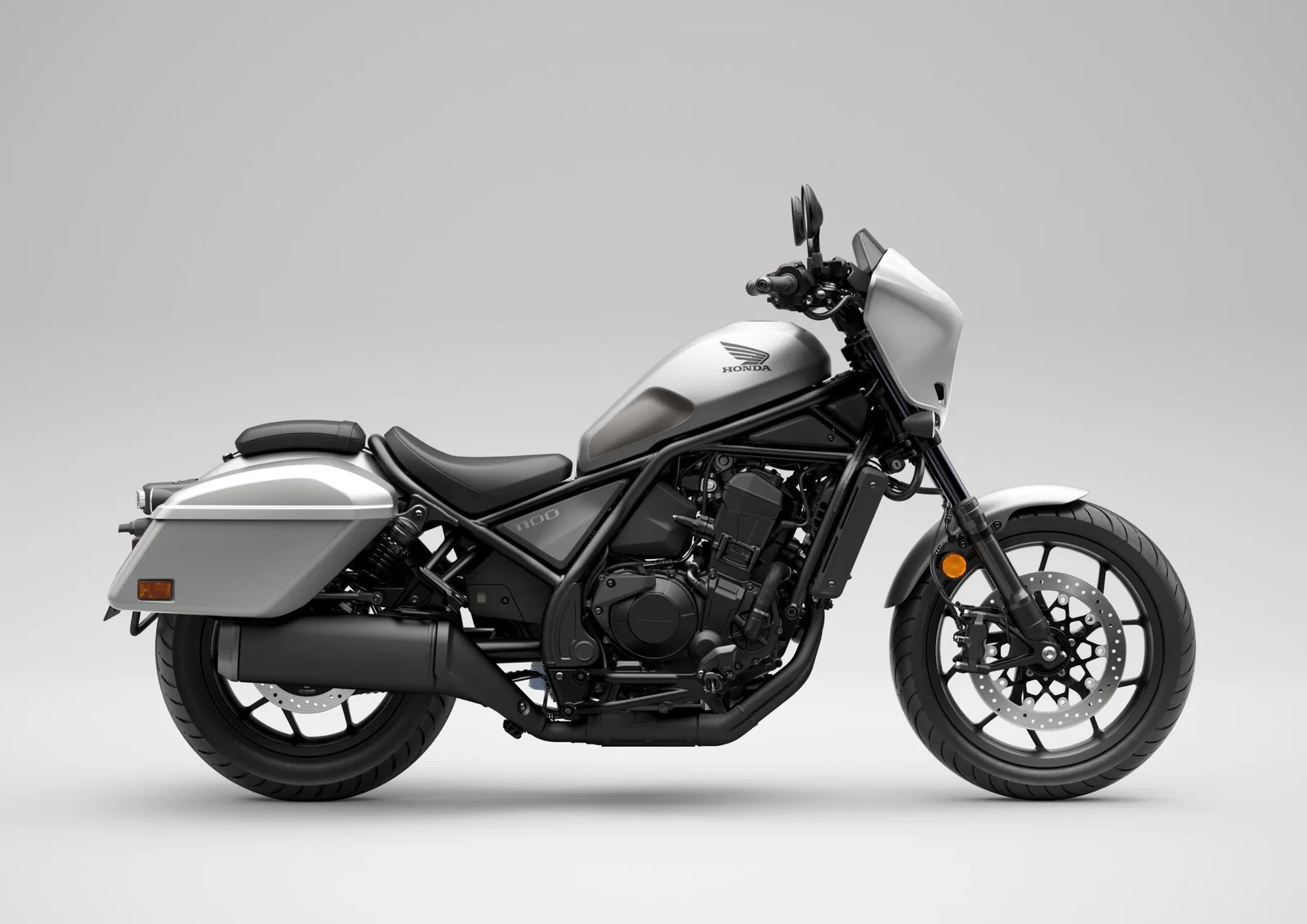 Honda CMX1100 Rebel mit Packtaschen.