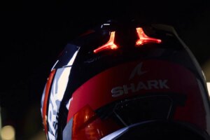 Shark fügt dem neuen SKWAL iCUP-Helm LED-Beleuchtung im F1-Stil hinzu