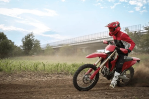 Mit der Ducati Desmo450 stellt das italienische Duo einen neuen Langstrecken-Weltrekord auf
