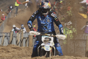 Die Helmkamera von Billy Bolt fängt das Blutbad des Weston Beach Race perfekt ein