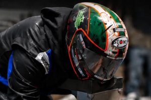 Der Isle-of-Man-TT-Rennfahrer Peter Hickman geht mit GreyhoundLSR an Land-Geschwindigkeitsrekordrennen