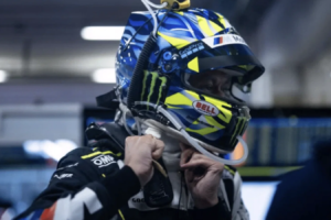 MotoGP-Legende Valentino Rossi verliert beim GT-Rennen in Barcelona die Fahrertür